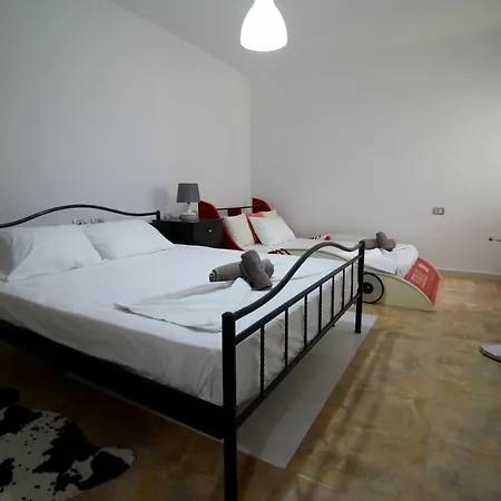 Gregor * Sarandë